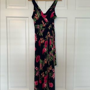 Get ready for vacation in this beautiful floral dress!